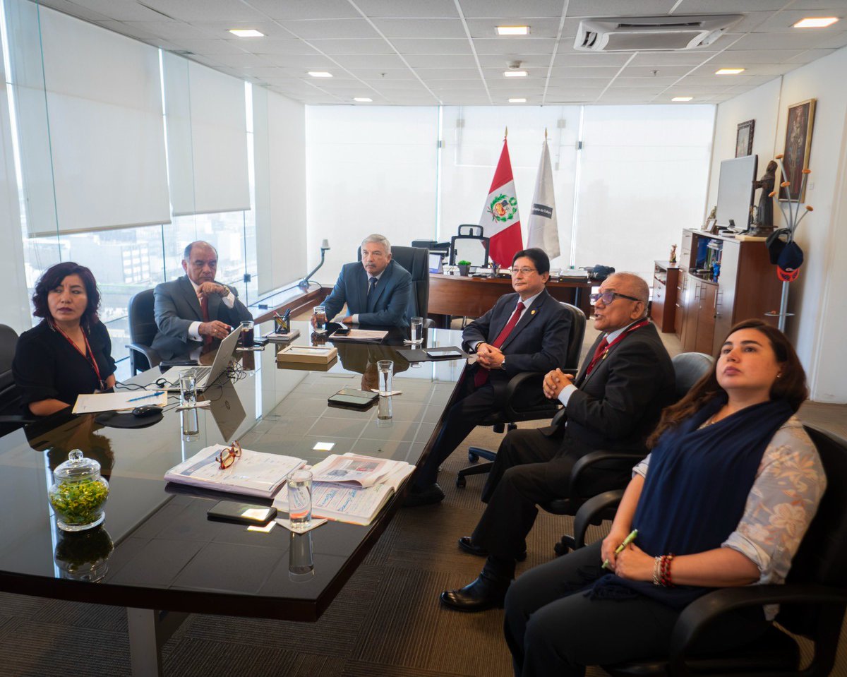 MinCulturaPe's tweet photo. 🇵🇪🏛️ El ministro Alberto Beingolea recibió esta tarde al ministro del @MininterPeru, César Augusto Astudillo , y al ministro de @MinemPeru, Guillermo Shinno, para articular acciones frente a la afectación del patrimonio cultural ocasionada por la minería ilegal. https://t.co/NgphkkZiZX