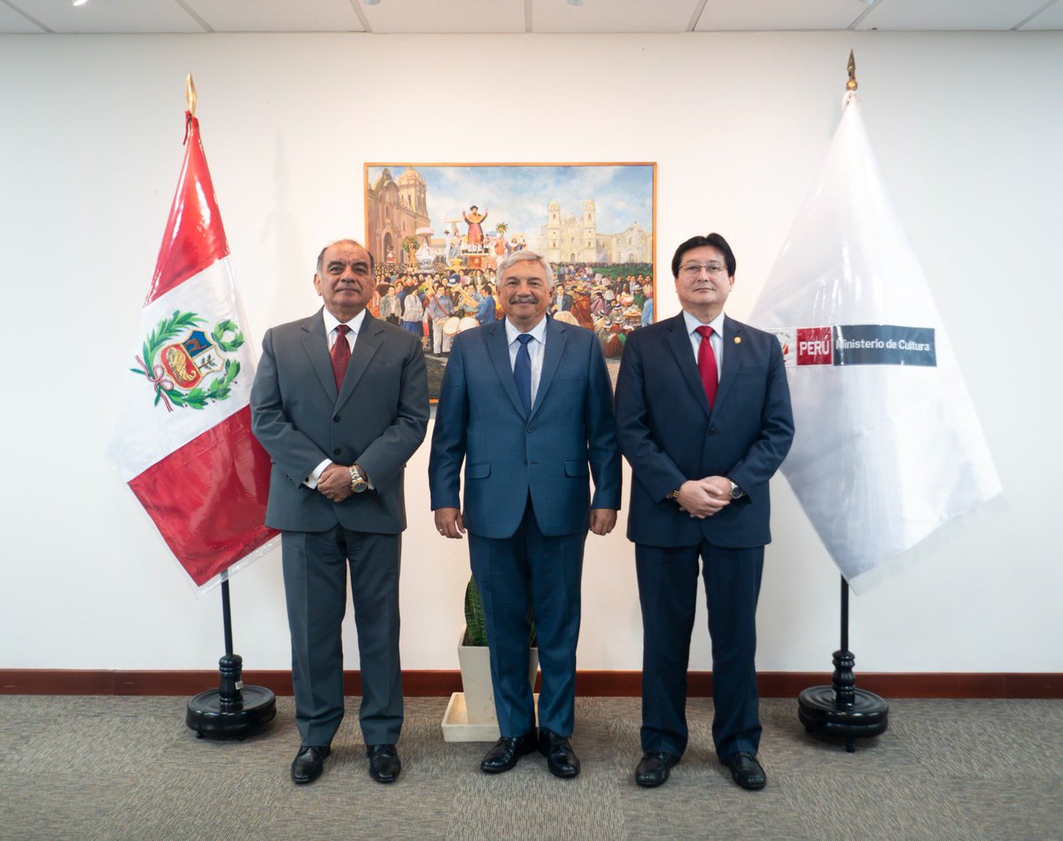 MinCulturaPe's tweet photo. 🇵🇪🏛️ El ministro Alberto Beingolea recibió esta tarde al ministro del @MininterPeru, César Augusto Astudillo , y al ministro de @MinemPeru, Guillermo Shinno, para articular acciones frente a la afectación del patrimonio cultural ocasionada por la minería ilegal. https://t.co/NgphkkZiZX