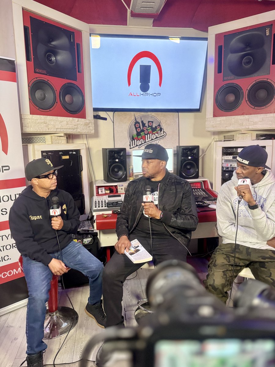 chuckcreekmur's tweet photo. I got to talk 2Pac, Shock G and his new book with @moneyb69 of #Digitalunderground - I did not get in everything I wanted to ask, but part 2 will be all the better. Get it here: https://t.co/uGbDJRcQ3G https://t.co/vau7qAPBfE