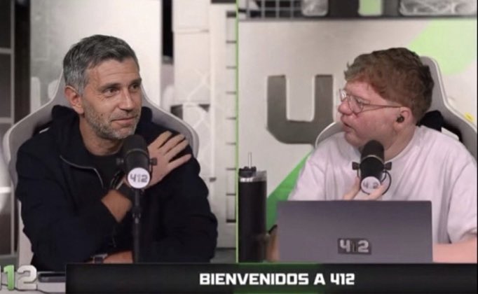 muriotapia's tweet photo. -Dibu, ahora que pasaron 20 años, que pasó en la despedida de Messi contra Benin?

+ mira Davo, te voy a ser completamente honesto ya pasaron muchos años. 
Bajó el Chiqui Tapia al vestuario y nos dijo que tenemos que entregar la despedida. https://t.co/Cjc1xuk15n