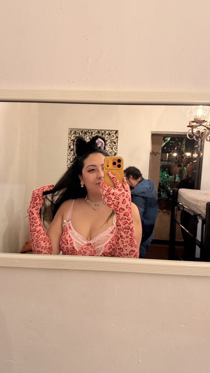 AlexayDanteZ's tweet photo. Ame mi outfit y ustedes? ✨💅 https://t.co/yPrAqVeWXu