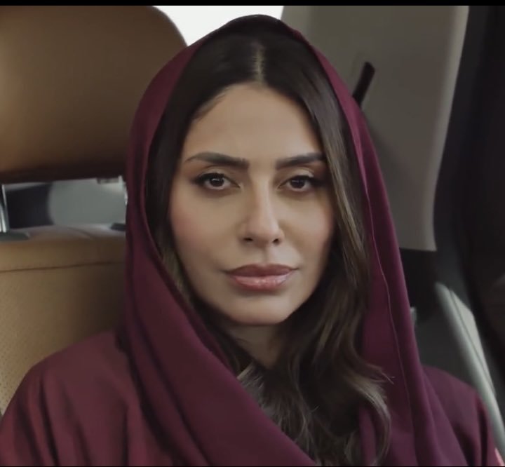 zozo_elio's tweet photo. اني شنو ذنبي واني انتضر البجامه بارتي ولقاء ساره وفرحت انو ماخذه وضعيه ام العروس وكذا بلنهايه تعوفيهم وتسافرين😑😑 اني وياج بس لو ماجله الموضع شوي🤏🏻🤏🏻🤏🏻 
#سندس https://t.co/hNno1WaSkW