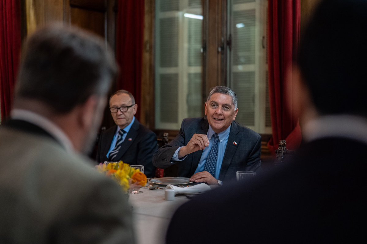 PresidenteKast's tweet photo. Junto al Presidente del Partido Nacional Libertario Johannes Kaiser, el Secretario General Juan Antonio Urzúa y la Bancada de Diputados. Nos hemos reunido para conversar sobre la agenda legislativa y el Presupuesto 2027 https://t.co/51Qaj1MMem