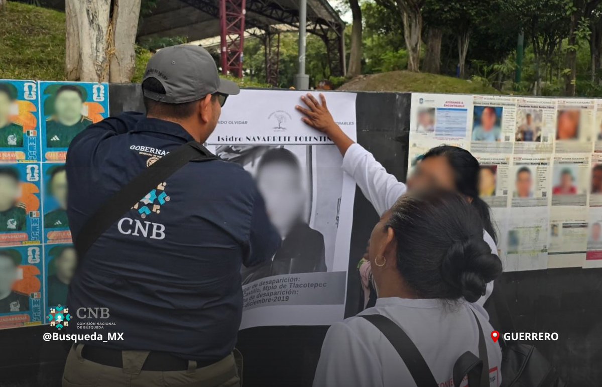 Busqueda_MX's tweet photo. ⚠️ #AccionesDeBúsqueda | #Guerrero | #Nacional

Personal de la Comisión Nacional de @Busqueda_MX  acudió al estado de  #Guerrero, para realizar acciones de búsqueda en vida.

Las actividades incluyeron difusión y colocación de cédulas de búsqueda y entrevistas para la obtención de información, en coordinación con la @GN_MEXICO_.

El @GobiernoMX mantiene el fortalecimiento de las búsquedas en vida y forense como una prioridad nacional, con enfoque humanitario y atención a las familias.

#PersonasDesaparecidas
#BúsquedaNacional
#HastaEncontrarles