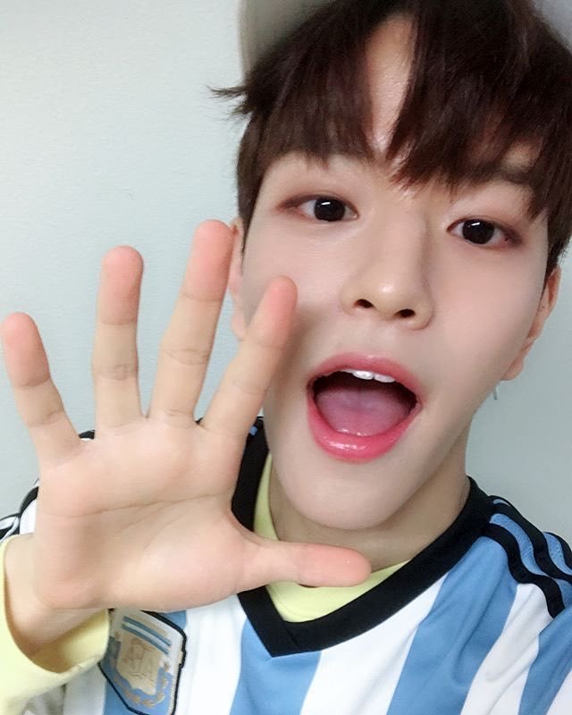lookatangie's tweet photo. hace algo seungmin https://t.co/WFmL4EkAsn