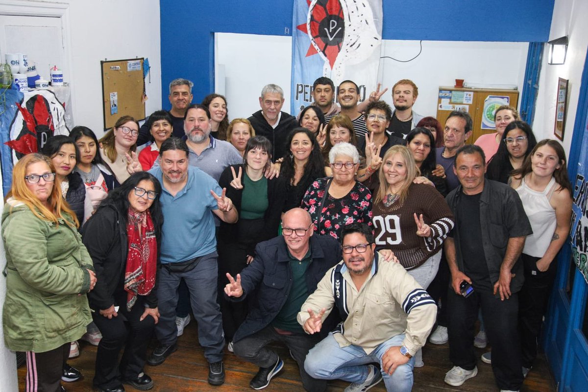 jorgeferraresi's tweet photo. Nos reunimos con compañeras y compañeros del Peronismo Militante Bonaerense.

Referentes de 15 distritos expusieron la realidad que viven en sus territorios, y les contamos nuestras propuestas para la etapa que viene. 

👇 https://t.co/ROTUMKsNEK