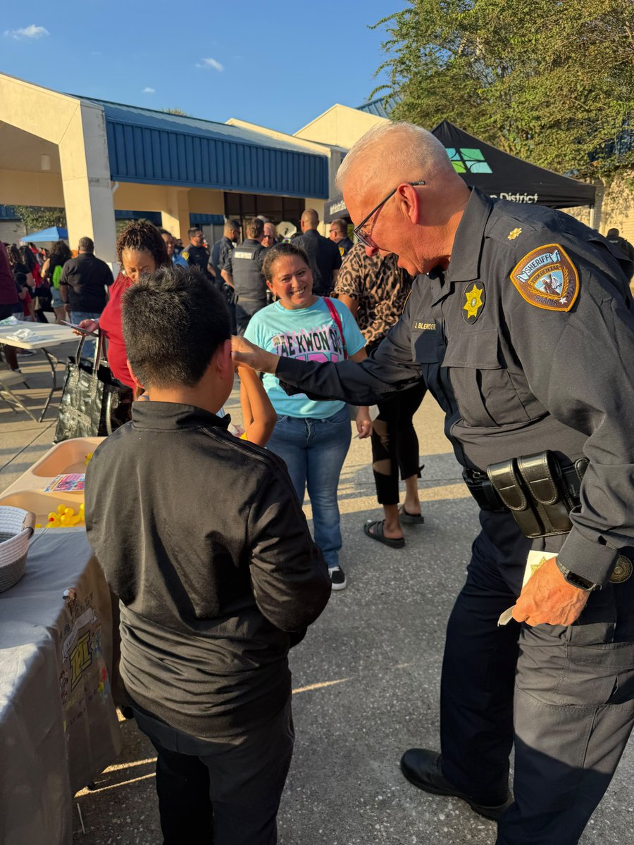 HCSOTexas's tweet photo. Future HCSO deputy? π
#NNO2026 #HCSONNO2026 https://t.co/mzVyDjW4dc