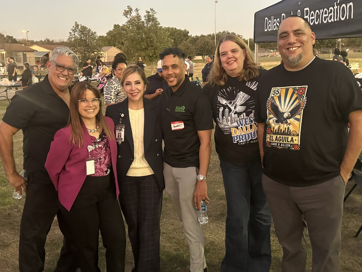 PathtoPinkston's tweet photo. What a great evening celebrating National Night Out in our West Dallas Community. Neighbors, families, schools, community partners, and first responders coming together to build relationships, strengthen connections, and celebrate the community we proudly serve.

Stronger together. West Dallas proud! 💙✨@Tanya_N_Shelton #RII #PoweredIIPerform #BuiltIIWin