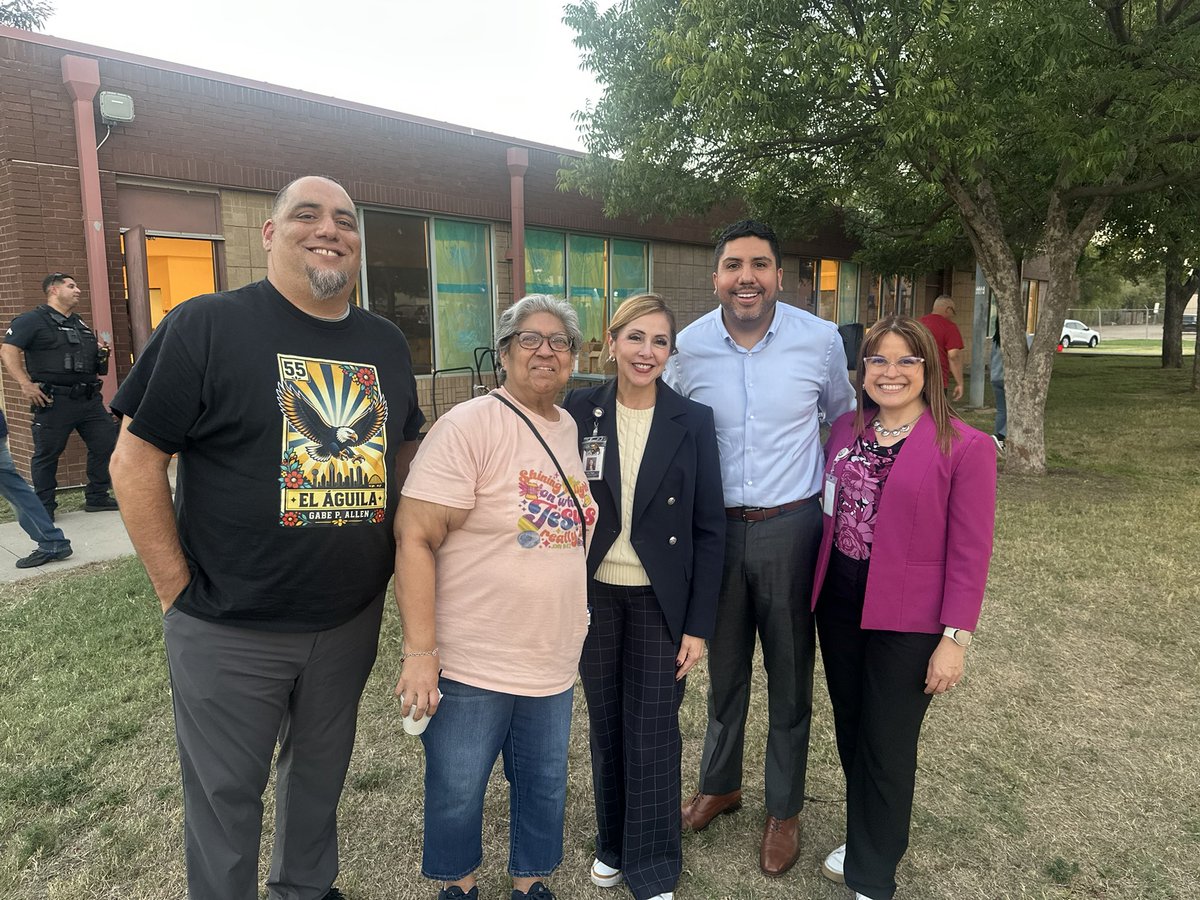 PathtoPinkston's tweet photo. What a great evening celebrating National Night Out in our West Dallas Community. Neighbors, families, schools, community partners, and first responders coming together to build relationships, strengthen connections, and celebrate the community we proudly serve.

Stronger together. West Dallas proud! 💙✨@Tanya_N_Shelton #RII #PoweredIIPerform #BuiltIIWin