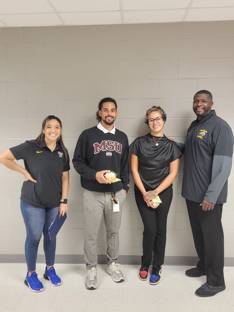 AD_DHopkins's tweet photo. Happy National Coaches Day!!! Got a chance to visit our @AliceJohnsonJrH @AguirreJrHigh &amp; @ChannelviewHS coaches &amp; deliver them a sweet treat! So proud to work alongside these men &amp; women that coach, mentor, &amp; prepare our student athletes for life! 🫡 #FalconPride @falconsofchs https://t.co/lArb2gSLcl