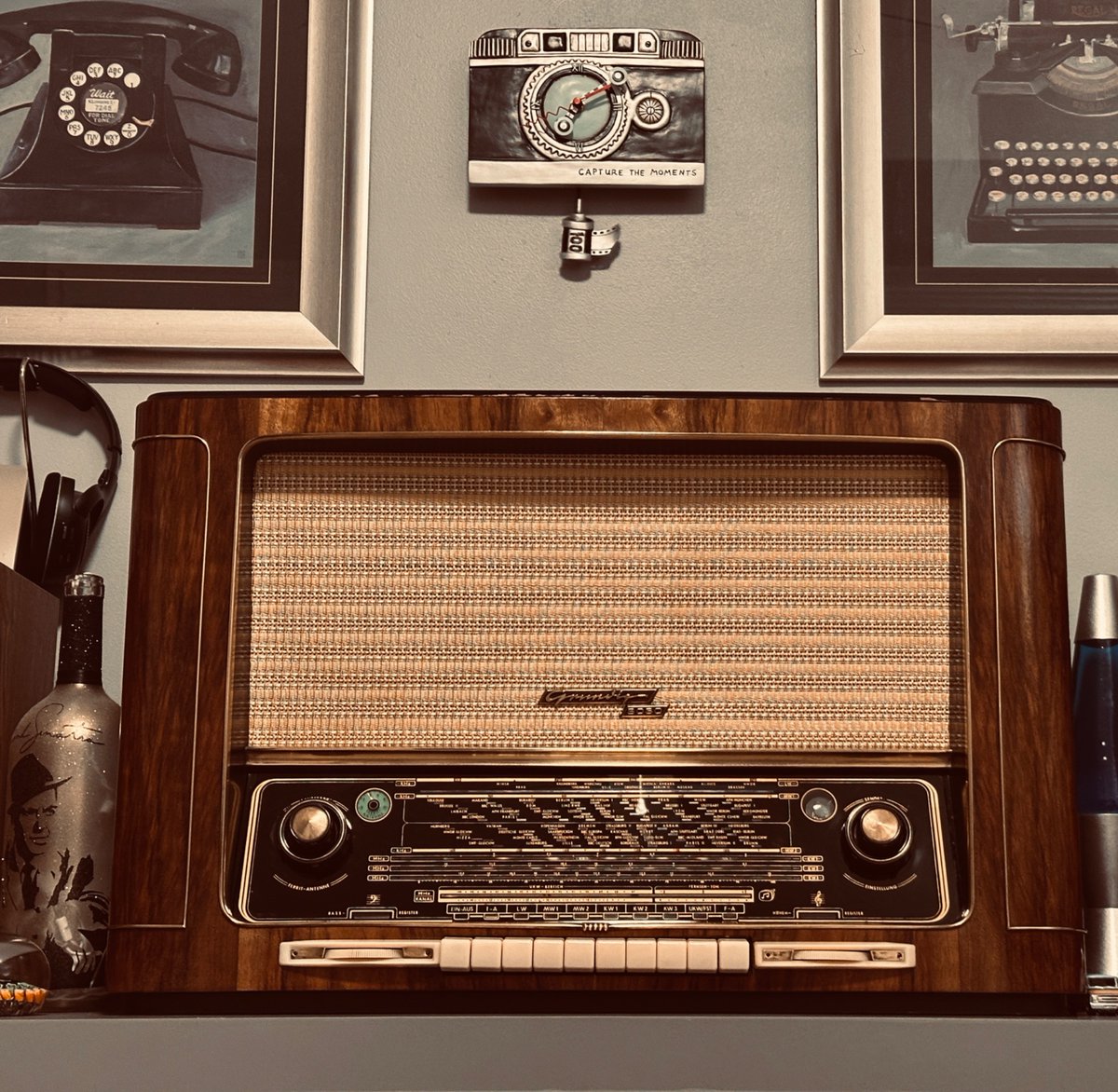 GeigerSteven's tweet photo. Hot dog! Just scored a real killer diller for 25 clams: a 1954 Grundig 5050W! 📻⚡
Pure West German Cadillac status. Shame these golden HiFi classics are fading into obscurity while folks settle for tinny junk.
Keeping the real McCoy glowing, daddy-o! 🎶 #HiFi #VintageRadio https://t.co/EcWn3pOkDO