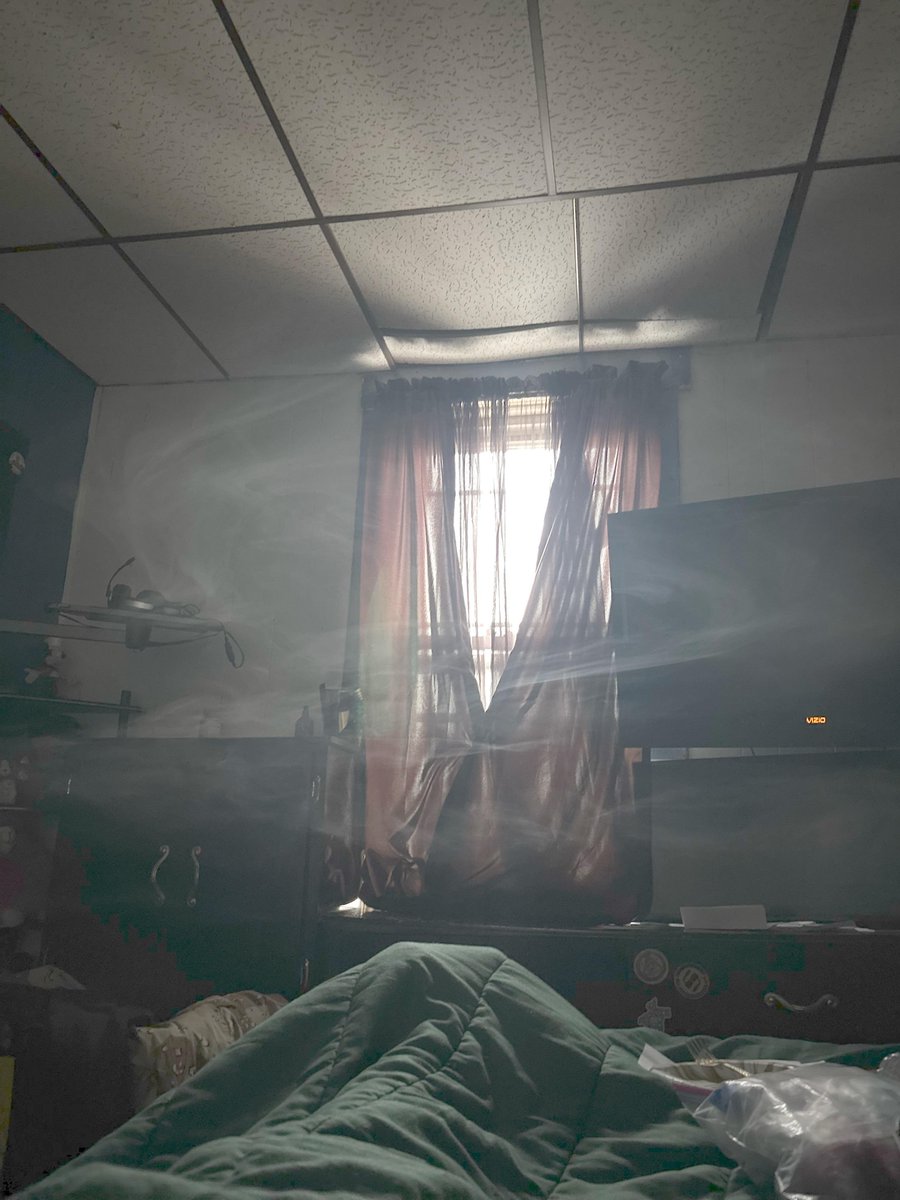 drUG_nerd's tweet photo. Hot box my room with that gram high af omfg #drugtwt https://t.co/rEjhvK7n7S