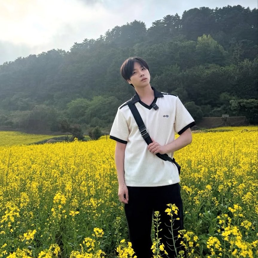DONGPLUM's tweet photo. Jinhwan is one of the nominees for "Jeju's representative idol" being voted on through Idol Champ! Voting is open until 14th October and the winner gets advertising support at the Grand Hyatt Jeju. https://t.co/9gurVzzLSQ