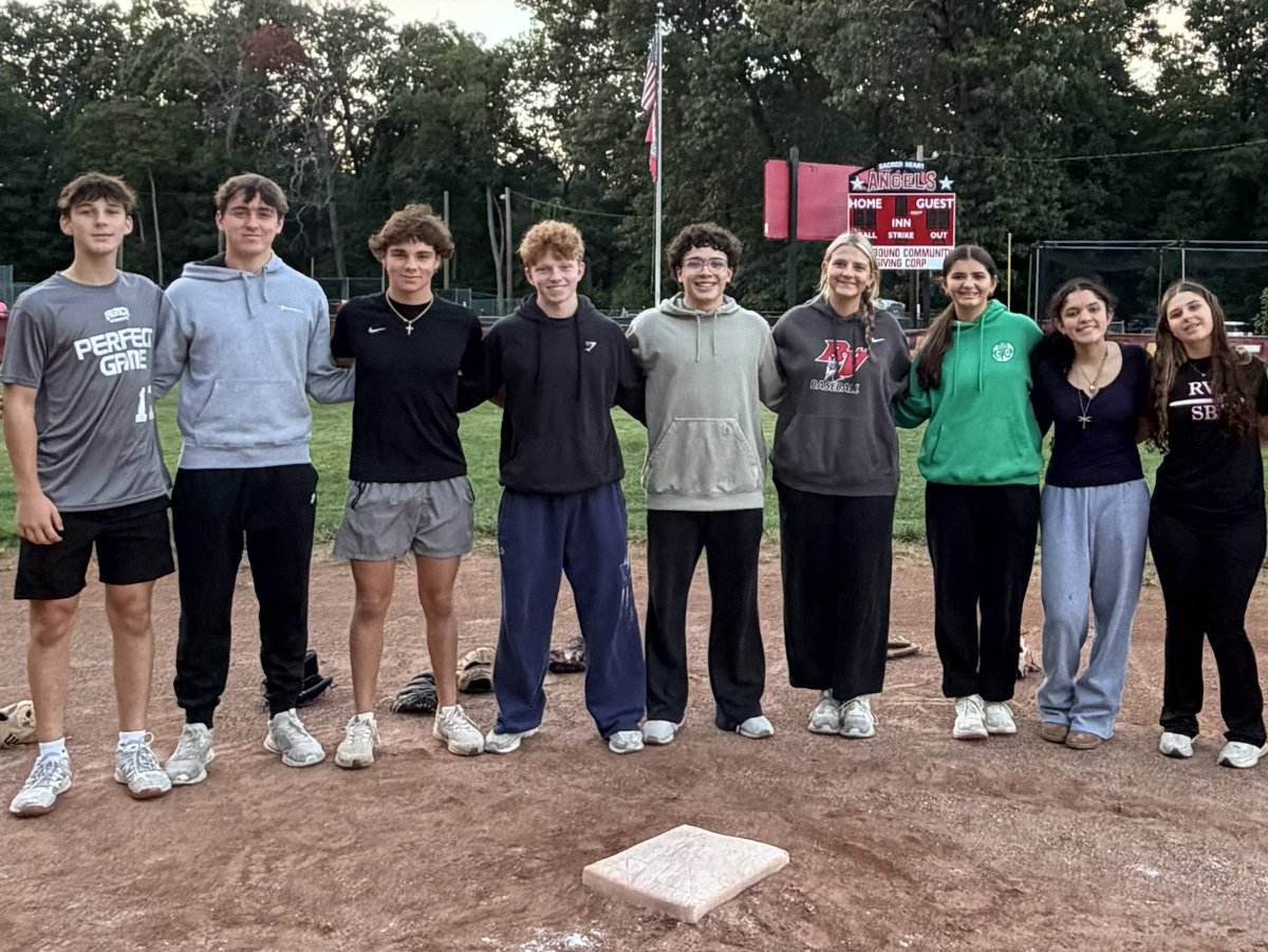 ellagolem_2028's tweet photo. This past month I had the amazing opportunity to help teach children with special needs the sport I love! 🥎💕@SouthJerseyAs https://t.co/bwBqtMwJlS