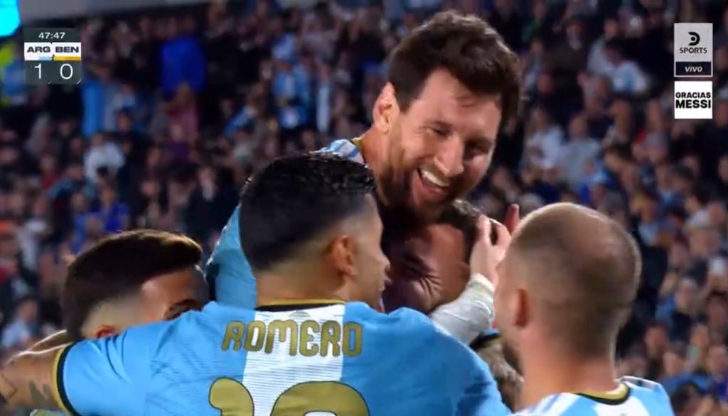 Messismo10's tweet photo. ASISTENCIA DE MESSI Y GOL DE OTAMENDI. INCREÍBLE. https://t.co/lUYGj69PSi