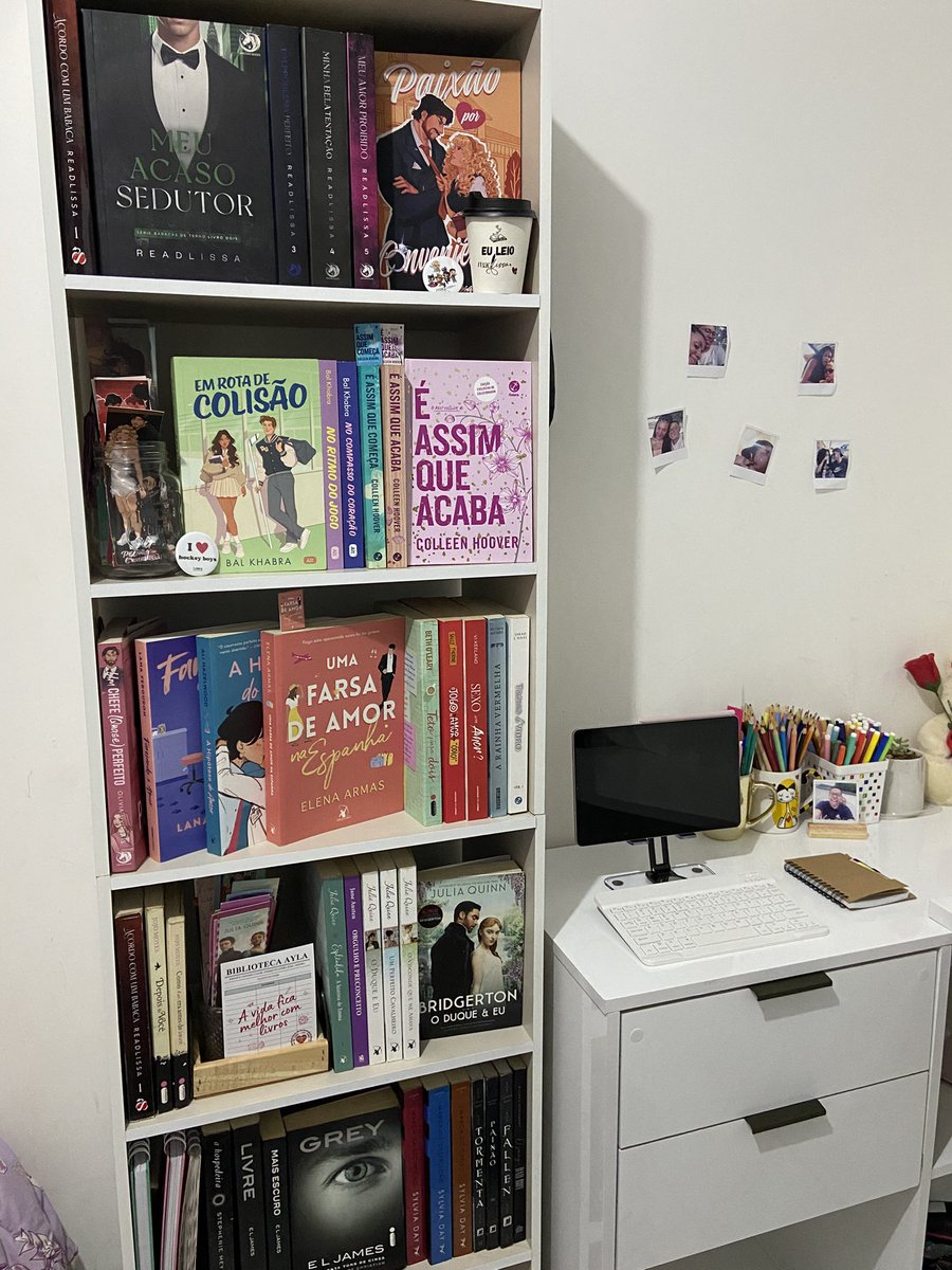 Im_jah0's tweet photo. Finalmente comprei uma estante para os queridos....

Posso comprar mais livros agr? https://t.co/9huJpygbLb