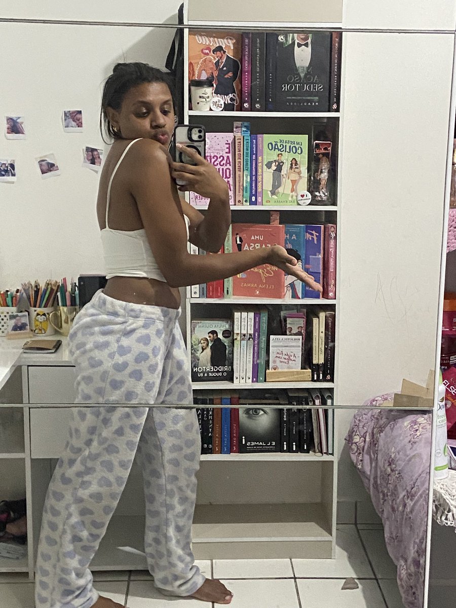 Im_jah0's tweet photo. Finalmente comprei uma estante para os queridos....

Posso comprar mais livros agr? https://t.co/9huJpygbLb
