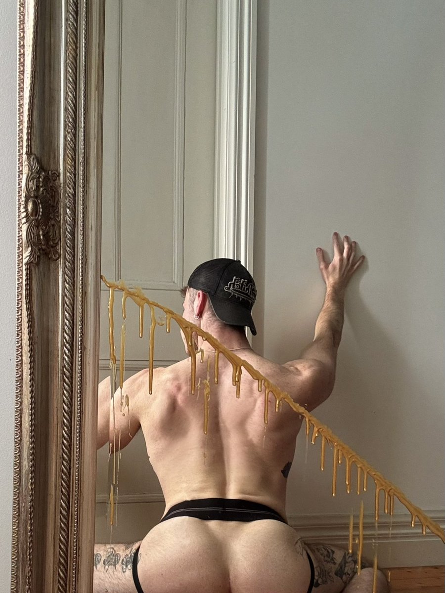 romeohomo's tweet photo. This mirror has seen a lot 😮‍💨 https://t.co/mKqfc6tAtf