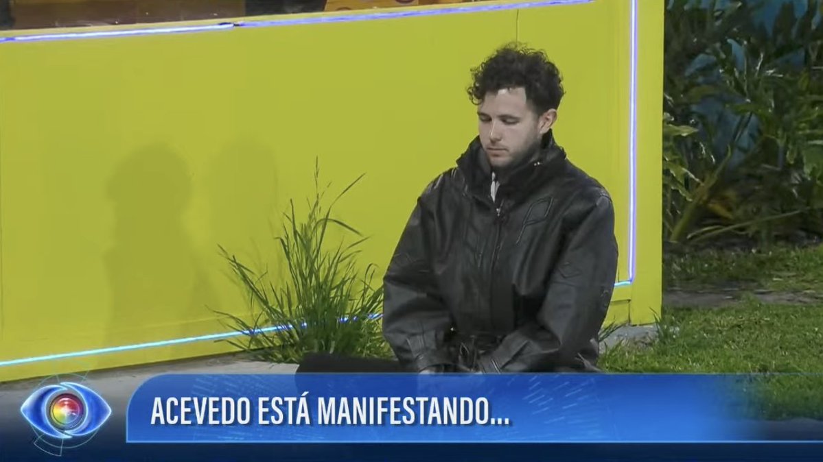 eeemiliano's tweet photo. acevedo el que menos la vive alskdjas 
#GranHermanoUY https://t.co/bhuHCw7Sl7