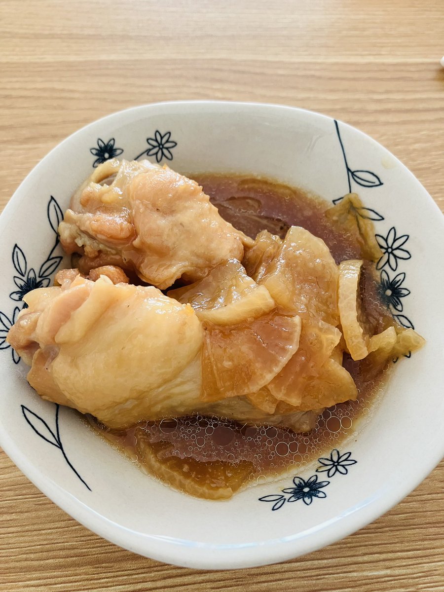 SLE1107's tweet photo. こんにちは❣️今日のお昼ご飯は手羽元と大根の煮物です🥰 https://t.co/o8warcny5A