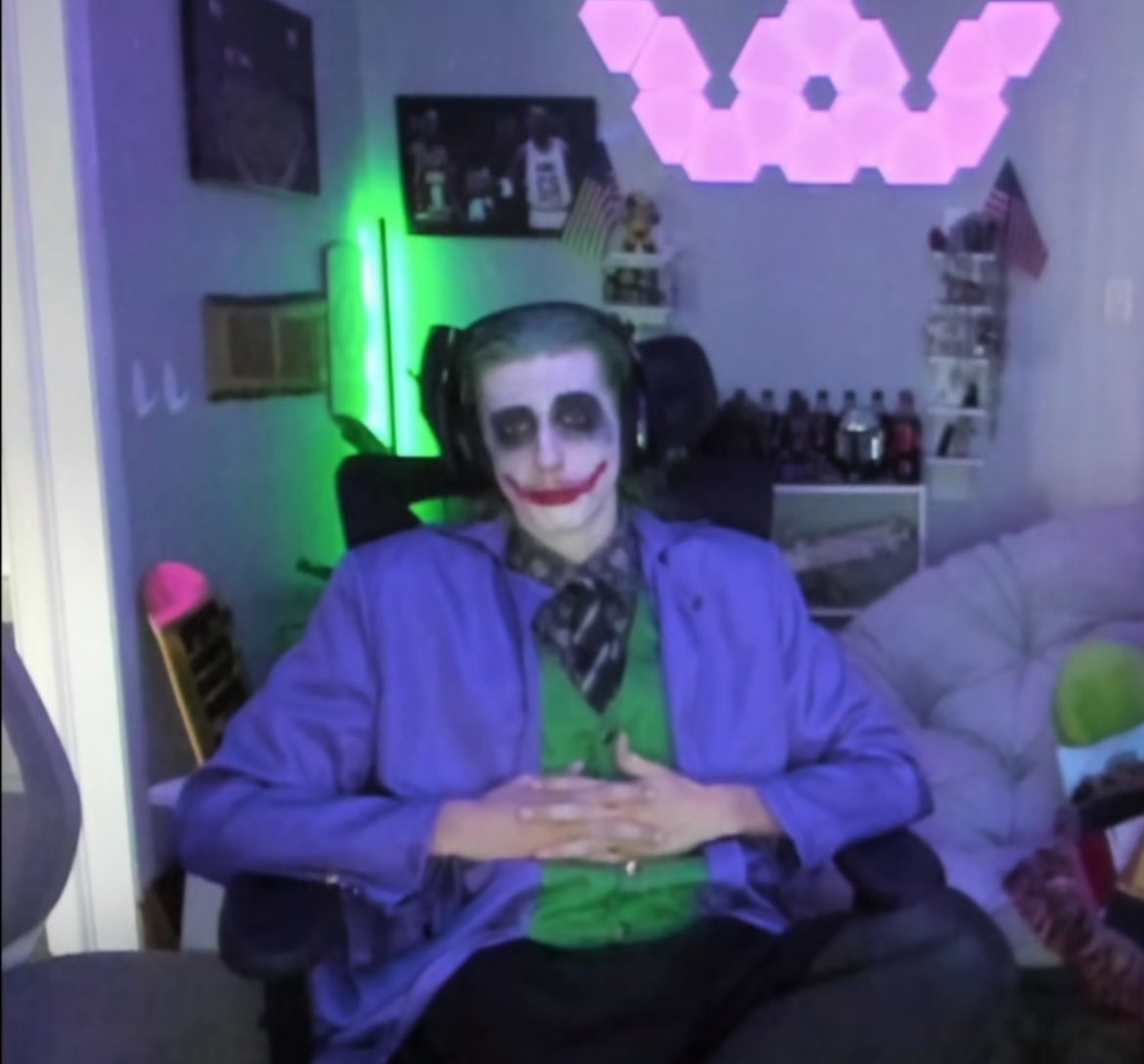 itsTKshotz's tweet photo. @HappyHappyGal Would love to get on this if still possible!! Word on the street is my costume parter @kaitsnapping is available too! 👀 https://t.co/MGIk51WYZI