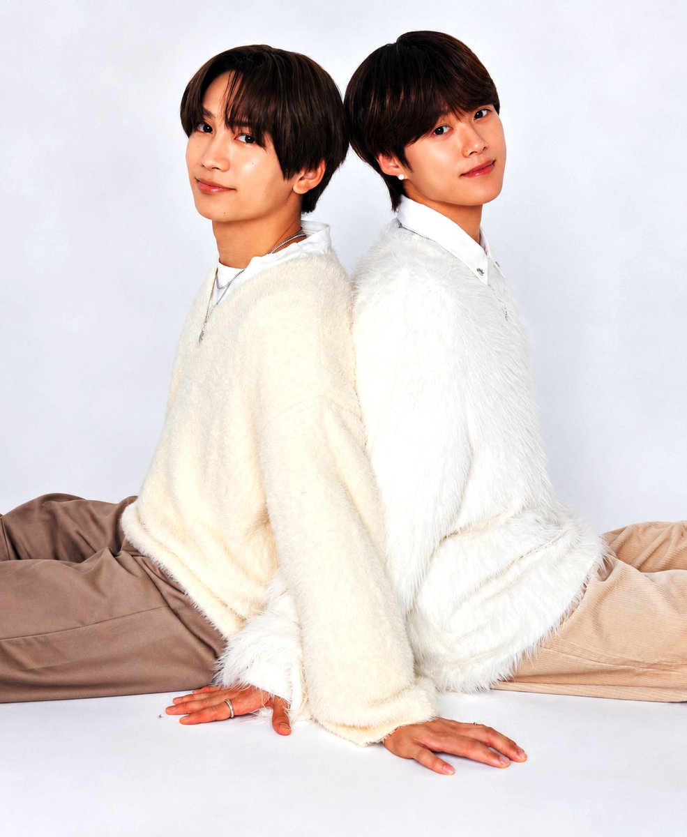 fanNaniwaNews's tweet photo. 藤原丈一郎×大橋和也 表紙💙💚

10月14日発売
『週刊TVガイド 10/23号』📖

この2人で飾る表紙、必見です✨
発売がますます楽しみになる一冊！

▼今すぐ予約
https://t.co/OJE6fLgTiP

#PR #なにわ男子 #SixTONES
#藤原丈一郎 #大橋和也 https://t.co/Rk0hpj9tkD