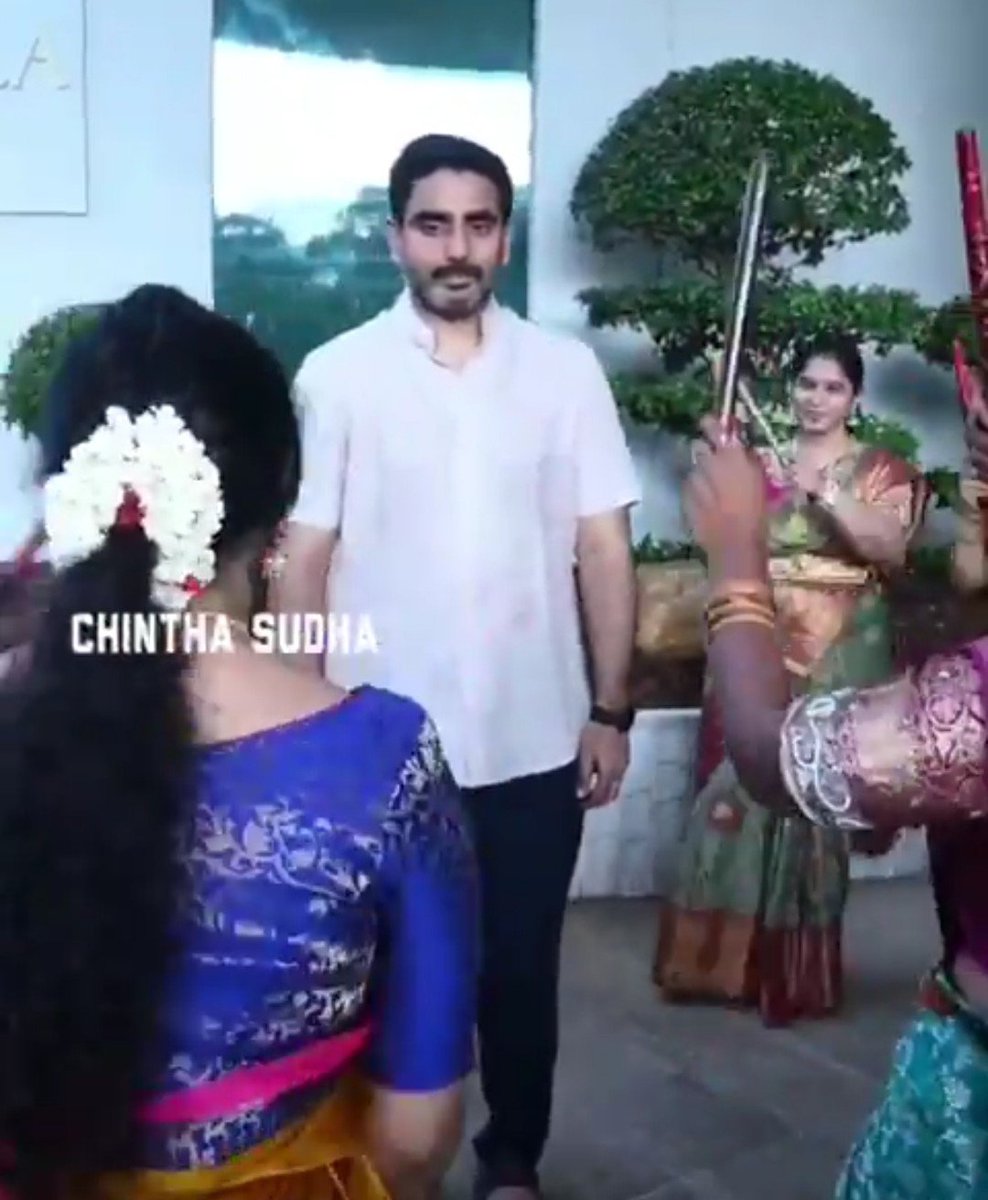 bhaskarreddy96's tweet photo. @CHILAKAALURIPET అసలు ఈ స్టిల్స్ ఏంటి 🙄 https://t.co/HpiI4ahL6S