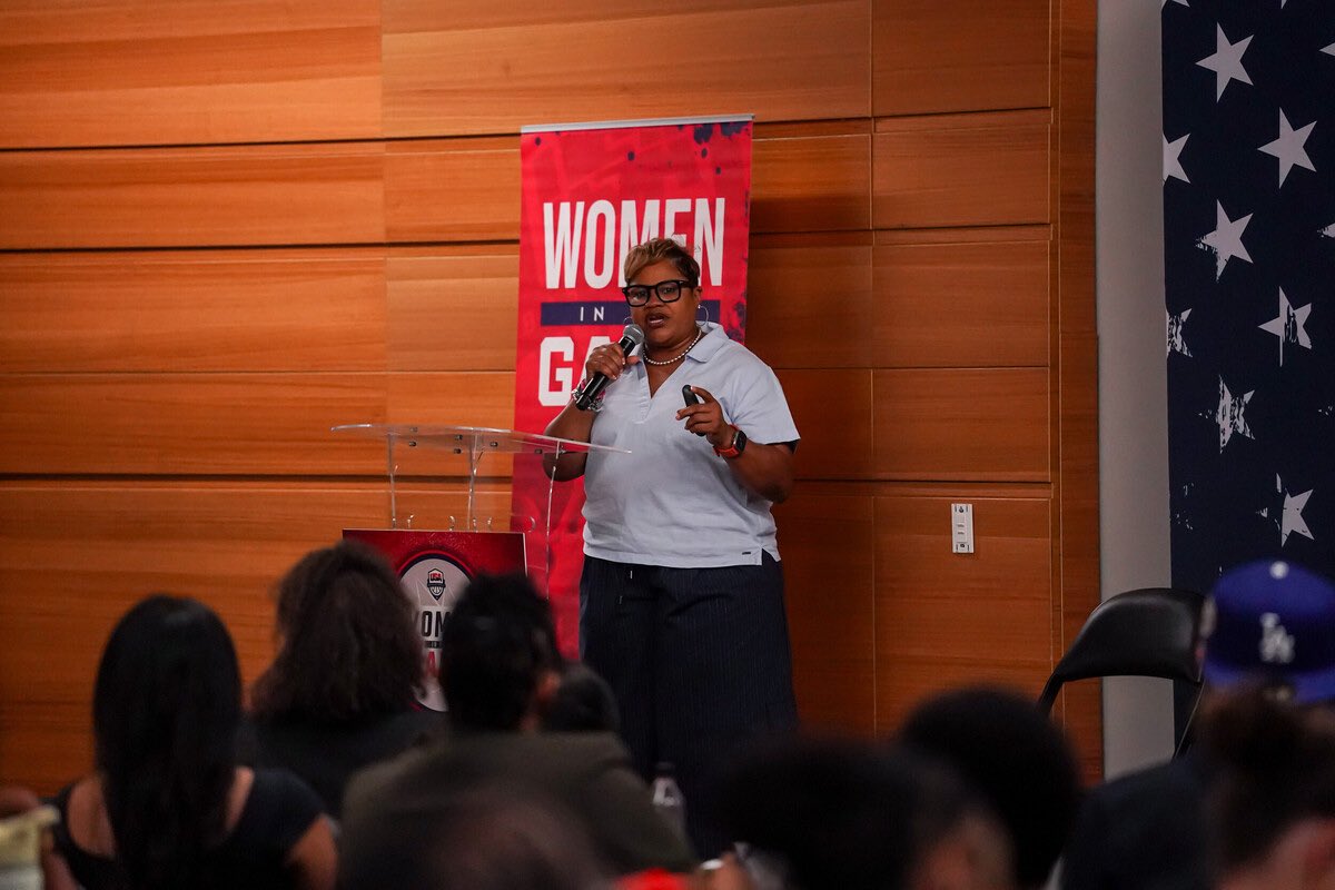NatalieAWhite10's tweet photo. Thank you, @usabasketball Women in the Game, for an incredible experience! Grateful for the opportunity to share my journey, offer advice, and connect with so many inspiring young women pursuing careers in sports. The future of women in sports is bright! 🏀✨ https://t.co/KbXxcD1Y35
