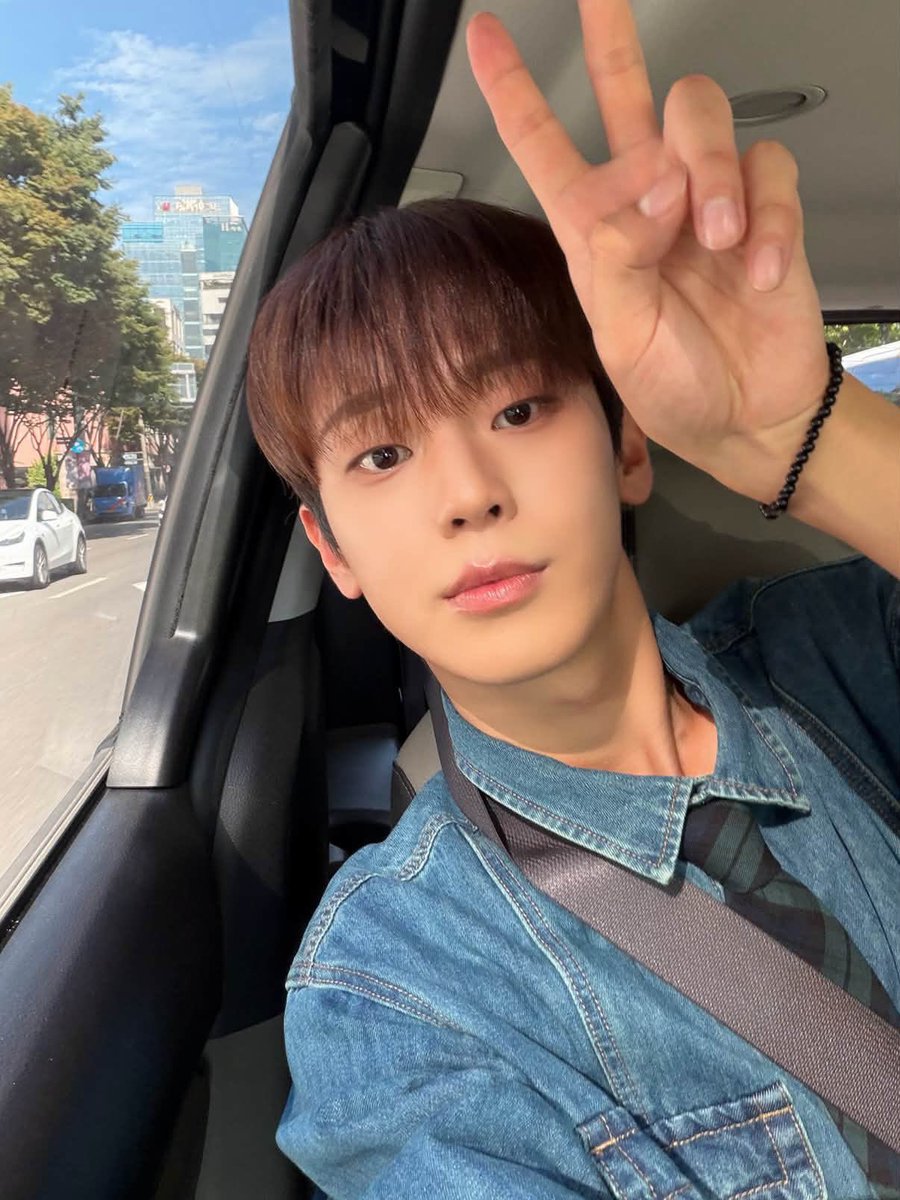 yooon_seul's tweet photo. 아직 이해가 안되는게 이런애를 사회에서 그냥 내버려뒀다고....? 도민이만 모르는 트루먼쇼 아니고? https://t.co/ynPwCNlvzd