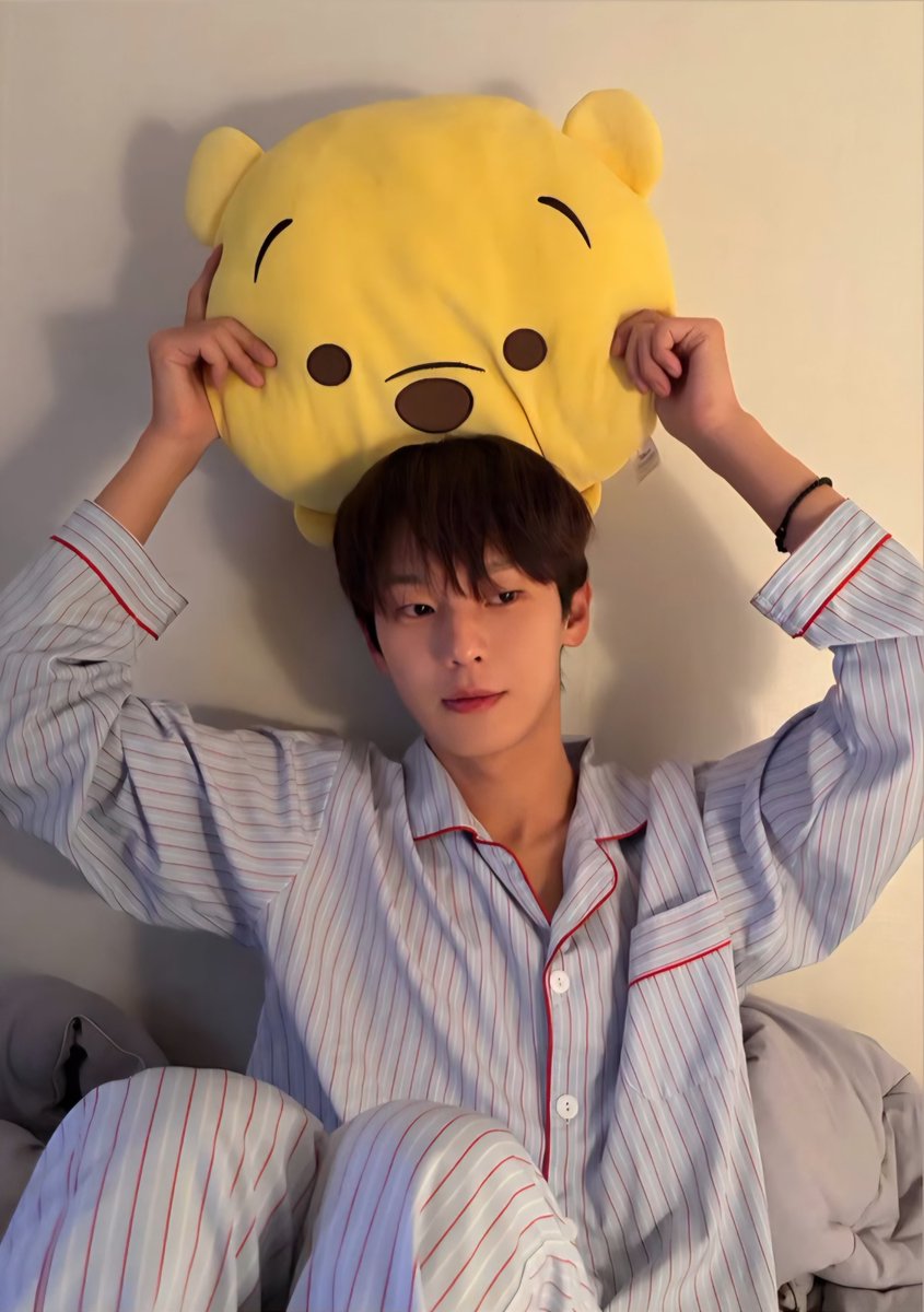 yooon_seul's tweet photo. 아직 이해가 안되는게 이런애를 사회에서 그냥 내버려뒀다고....? 도민이만 모르는 트루먼쇼 아니고? https://t.co/ynPwCNlvzd