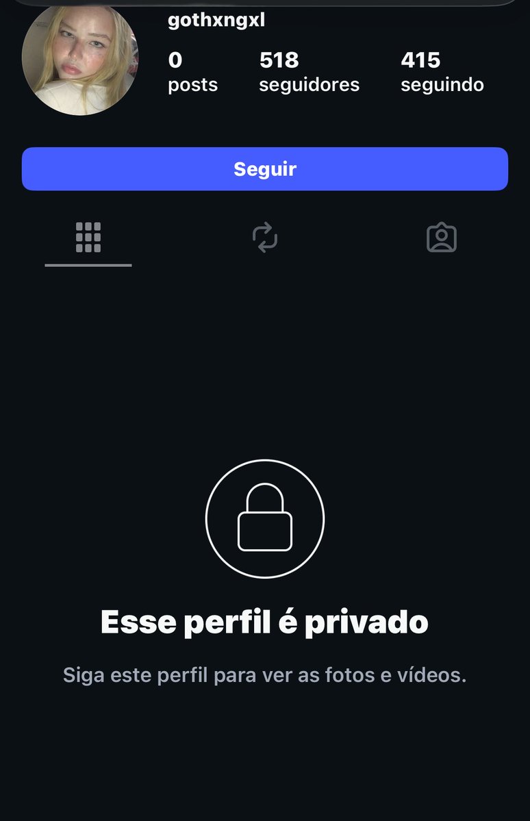 pjm7x0's tweet photo. Gente quem achar essa mulher acabem com ela, eu fui burra de cair no golpe dela sobre ingresso, se acharem perfil dela, não caiam pelo amor de Deus!! Perdi uma parte do meu dinheiro mas vai dar tudo certo e eu vou conseguir ir nesse show se Deus quiser. 

#golpe #BTS_ARİRANG https://t.co/Hh45xkjSFx