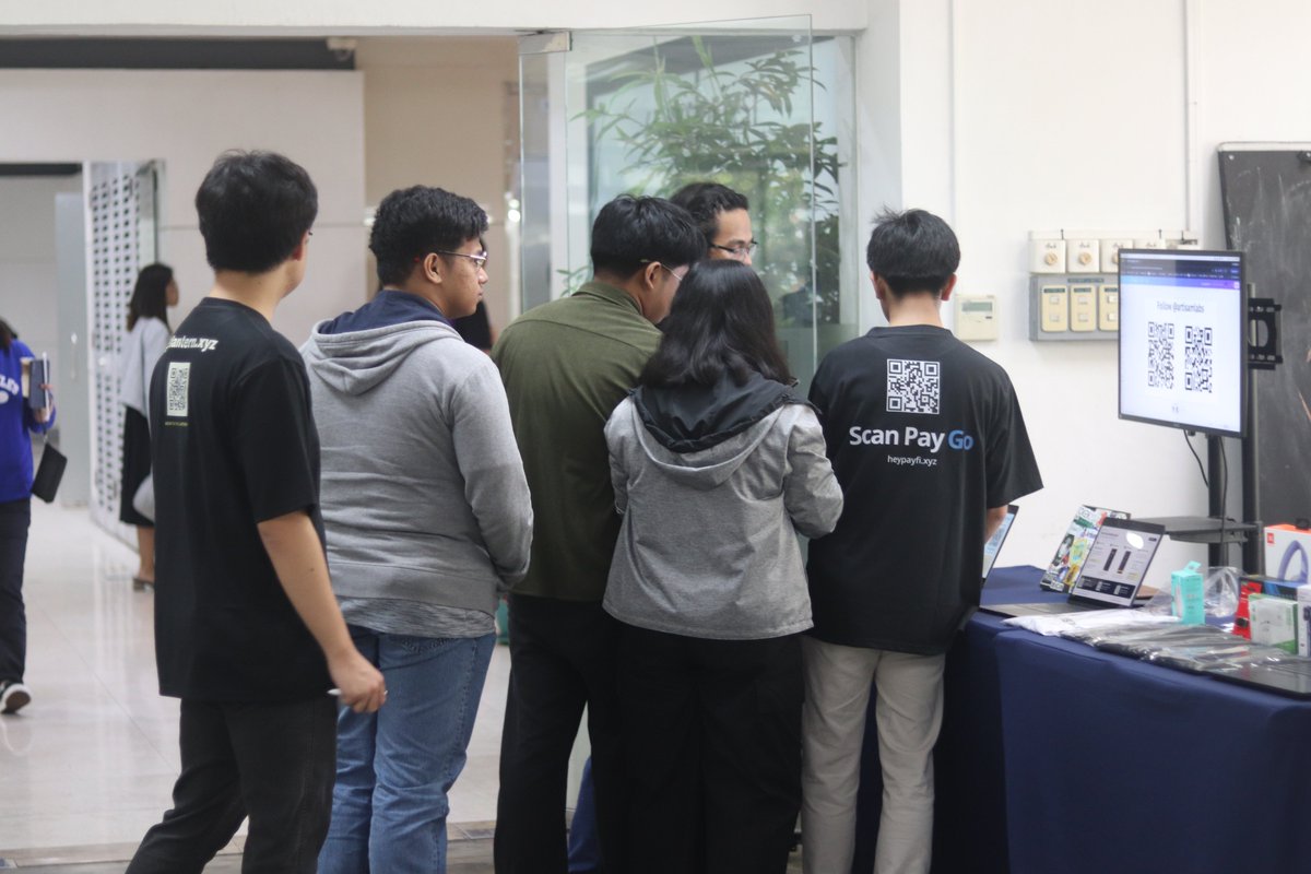 HeyPayfi's tweet photo. Last week, we onboarded students to live wallets settling on #Stellar! 📲⚡

Real-world QR payments made simple. 

Thank you Asia Pacific College - School of Engineering for letting us share the future of on-chain payments!

#Soroban #Web3PH https://t.co/lfoUK5sTI2