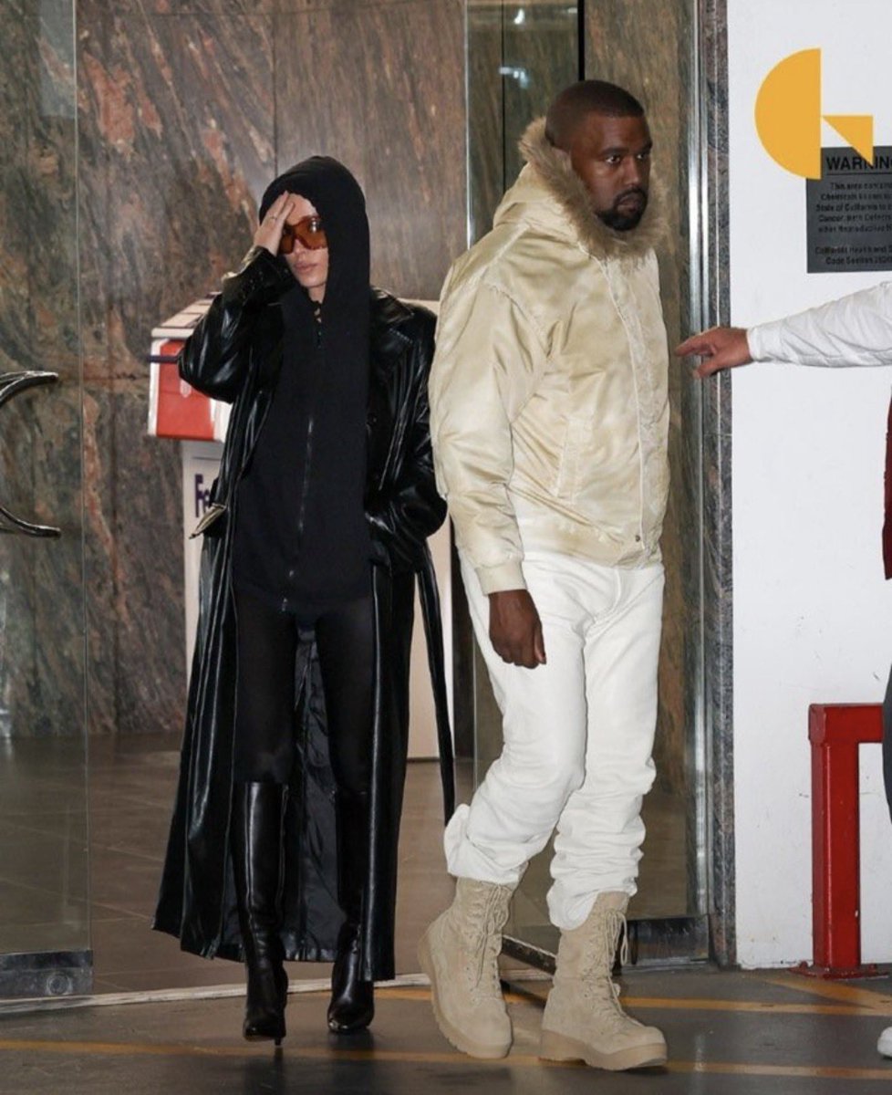 HardestFitPics's tweet photo. Ye and Bianca Censori leaving a movie date in Los Angeles last night 📸 https://t.co/zbVrRRp2cT