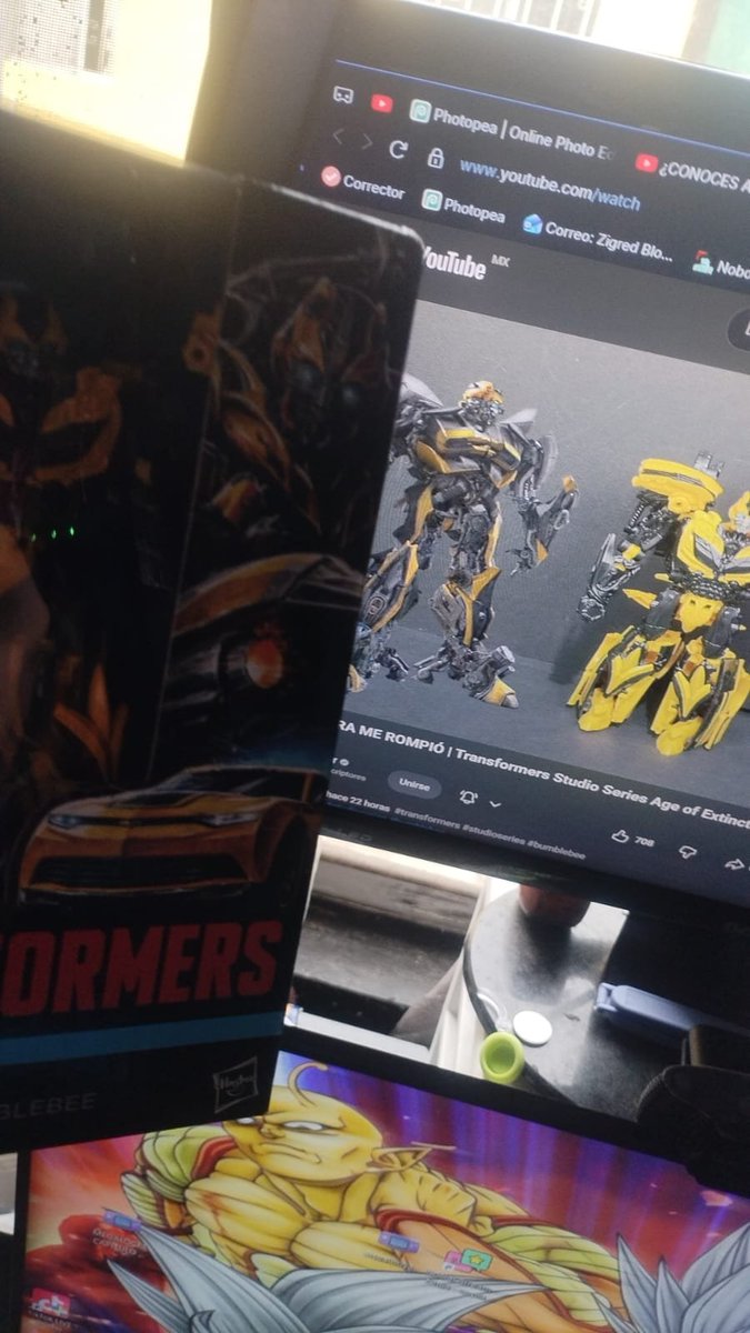 ZigredYT's tweet photo. Estaba a media review de @auvelieryt y justo me llego la figura jJSSJSJSJsj un poco tarde https://t.co/PKgKSFuAgt