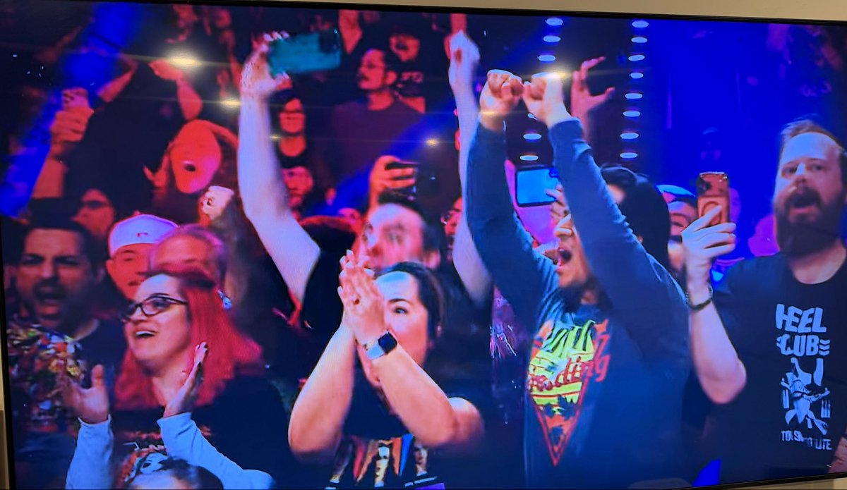 notsam's tweet photo. New @WWENXT Intro 👀👀👀👀 https://t.co/LKGBTVNiLF