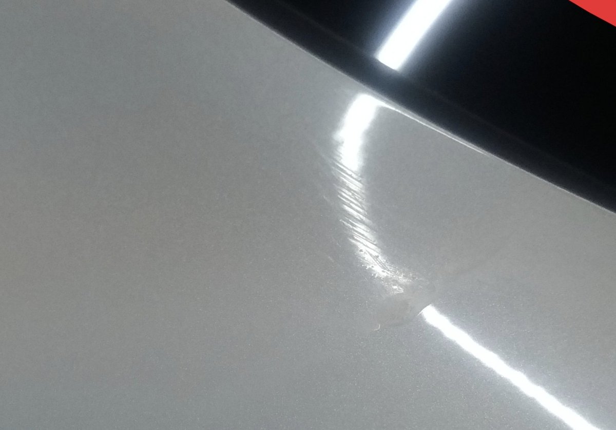 WorthGlow's tweet photo. 独立する前の写真なのですが😅
お客様がDIYでECHELON NANO-FILを施工して、気付いたら硬化が始まって拭き取れなくなりそのまま硬化💦

微粒子入りのクリーナーや酸性ケミカルなど、何をやっても全く変化なし😱

かなりの研磨要💦
こんな厚さで残しませんが、ちゃんとしたコーティングはそれだけ強い💦 https://t.co/S2j6L482Zb