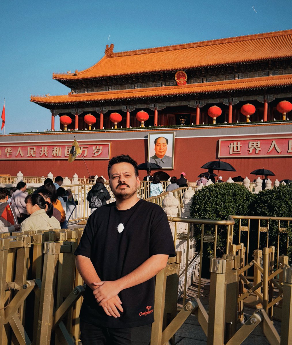 PedroFariaH7's tweet photo. O lugar que o Wemby tá sentado é da altura do meu peito. Informação.

E eu sou alto. 1.78m.

Dê a ordem. 🇨🇳 https://t.co/jc6iqR1q3w