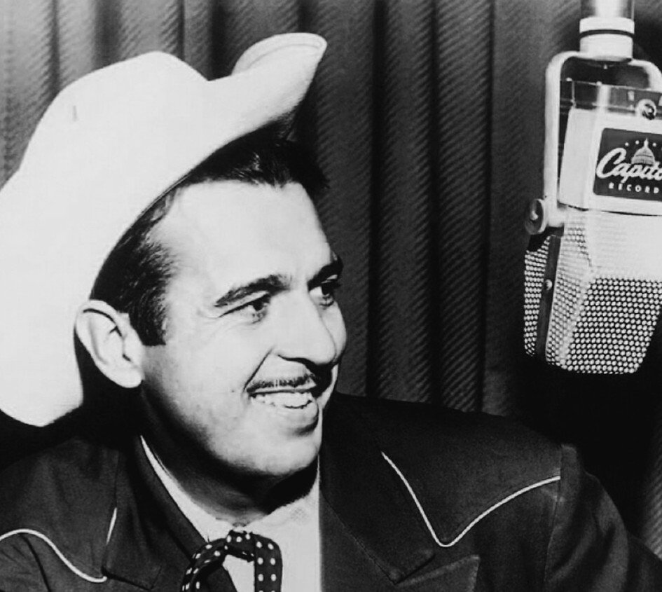 waybackattack's tweet photo. The "Ol' Pea Picker" #TennesseeErnieFord seemed to have it all: a popular radio/TV career and hit songs from country to spirituals to pop, highlighted by his number one "Sixteen Tons." If only his family life hadn't been so miserable. More on Ernie at WBA: https://t.co/2udNz2PxgG https://t.co/MthIvlelT0