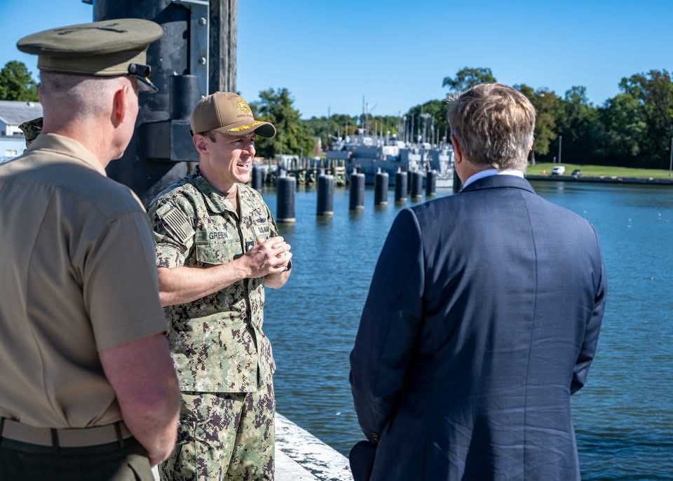 usnasupe's tweet photo. Great to spend the morning with @ASN_EIE Brendan Rogers ’90, a great Naval Academy graduate and partner, as we accelerate our vision for bringing advanced technology and autonomous systems to our Midshipmen.

Thank you Hon Rogers for helping us take our Vision into Action! 🇺🇸⚓️ https://t.co/TyDVOYUBra