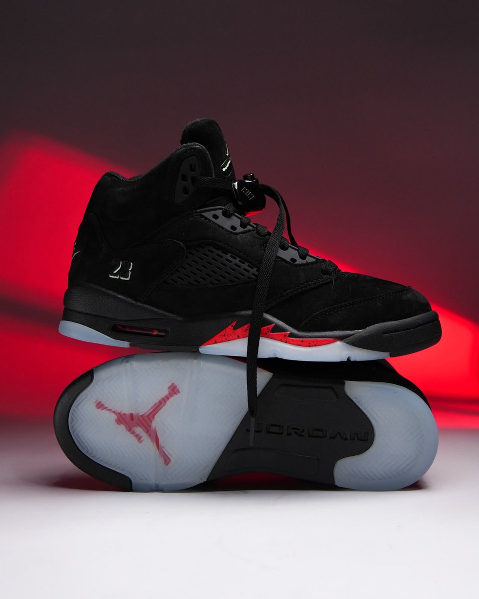insanesneaker's tweet photo. Air Jordan 5 ‘Halloween’ Drops This Month 🩸 https://t.co/se0QpSXz1a