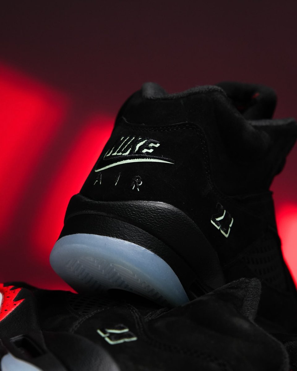 insanesneaker's tweet photo. Air Jordan 5 ‘Halloween’ Drops This Month 🩸 https://t.co/se0QpSXz1a