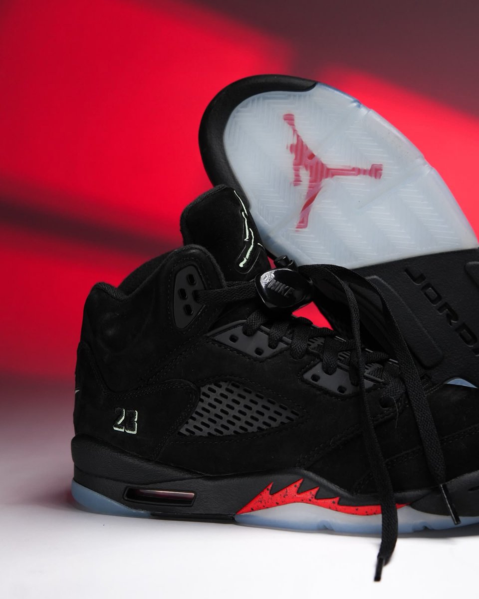 insanesneaker's tweet photo. Air Jordan 5 ‘Halloween’ Drops This Month 🩸 https://t.co/se0QpSXz1a
