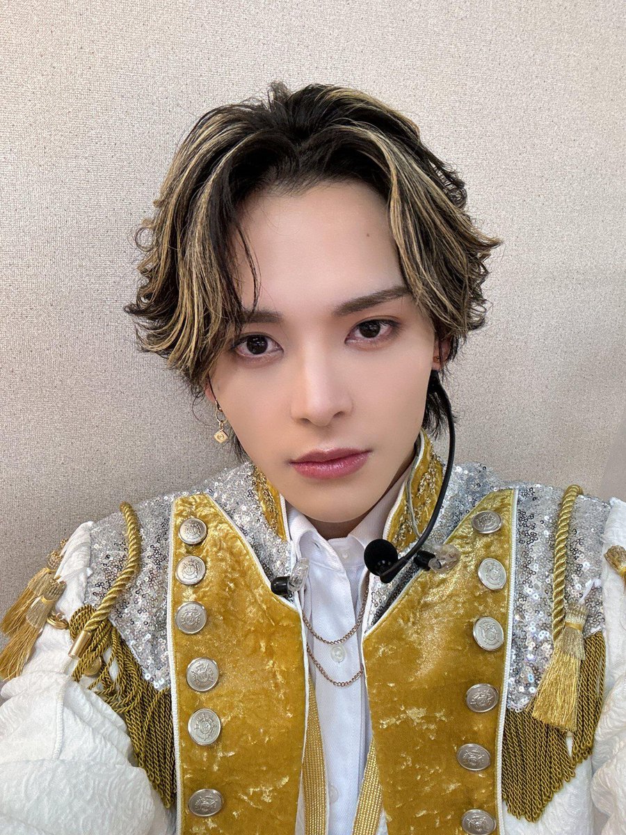 TIRECIRCUIT's tweet photo. WDYM KAMEN RIDER JYAO’S ACTOR IS THE VA AND BASSIST OF JAXX/JAXX??? HOW DID I NOT REALIZE THIS OMG 😭 https://t.co/VnbJ6t8CRi