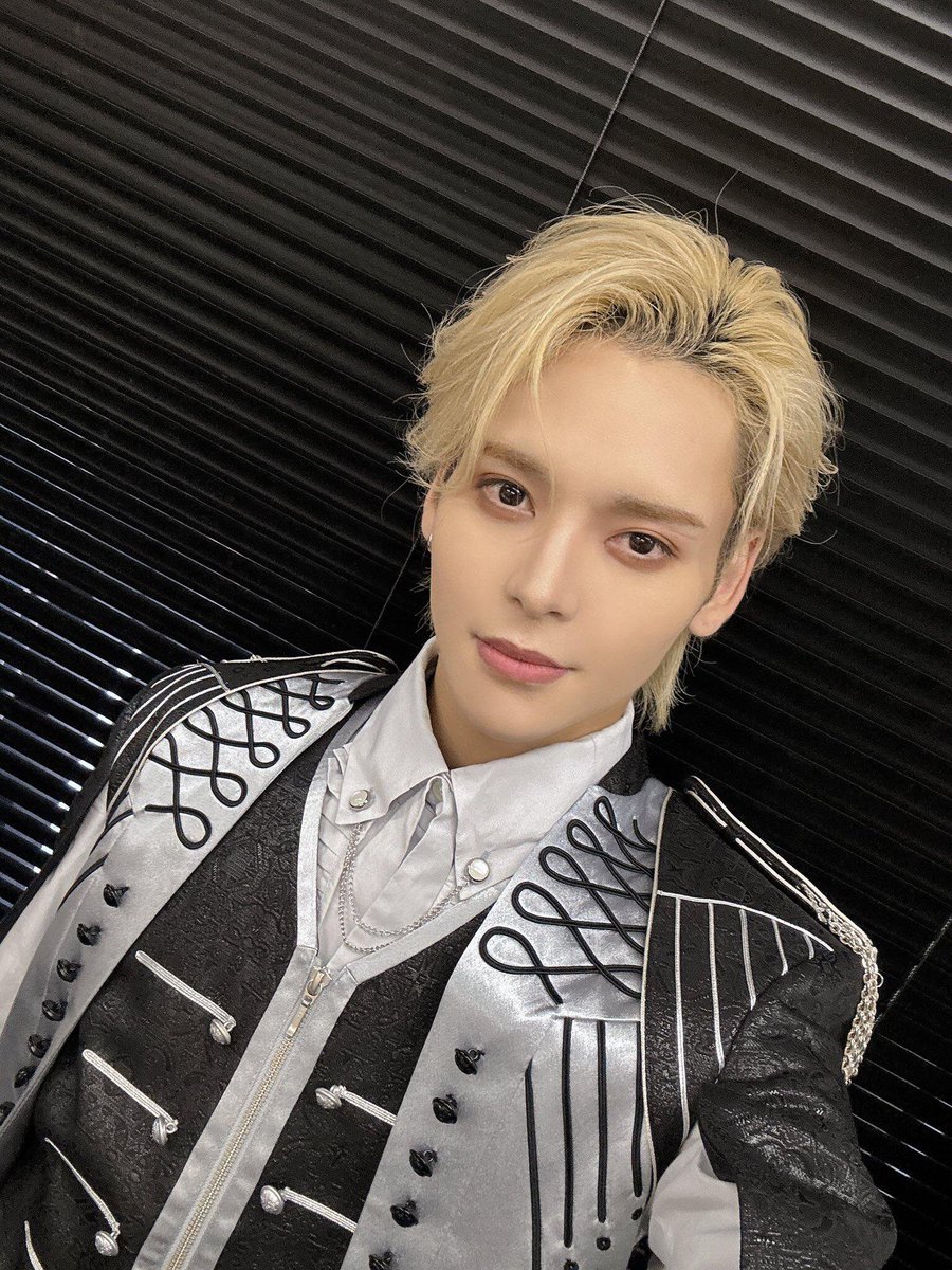 TIRECIRCUIT's tweet photo. WDYM KAMEN RIDER JYAO’S ACTOR IS THE VA AND BASSIST OF JAXX/JAXX??? HOW DID I NOT REALIZE THIS OMG 😭 https://t.co/VnbJ6t8CRi