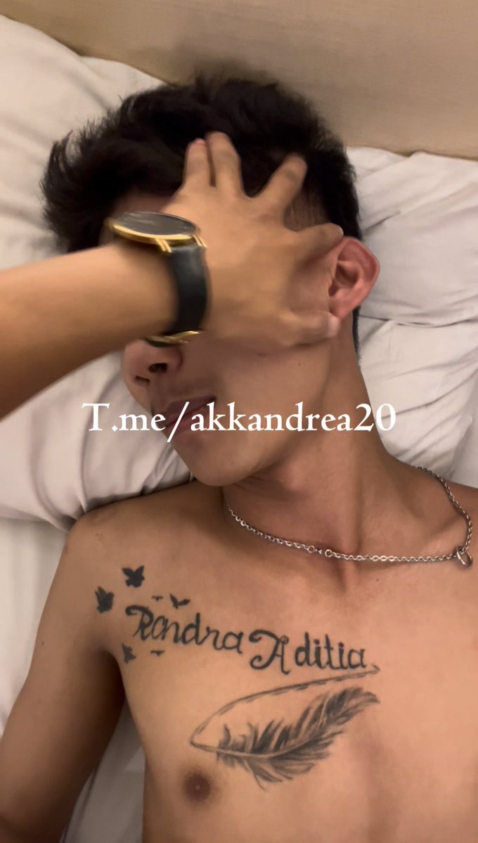 Akkandre20's tweet photo. Sebelum tidur wajib pukpuk dulu https://t.co/20HkP9mNXJ