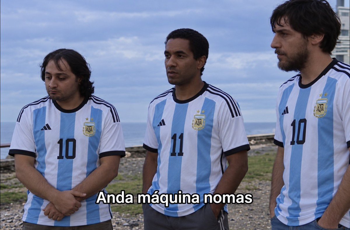 0800Cj's tweet photo. * le arman toda la fiestita a Messi*

Nico Paz: https://t.co/DjBzMv1B6P