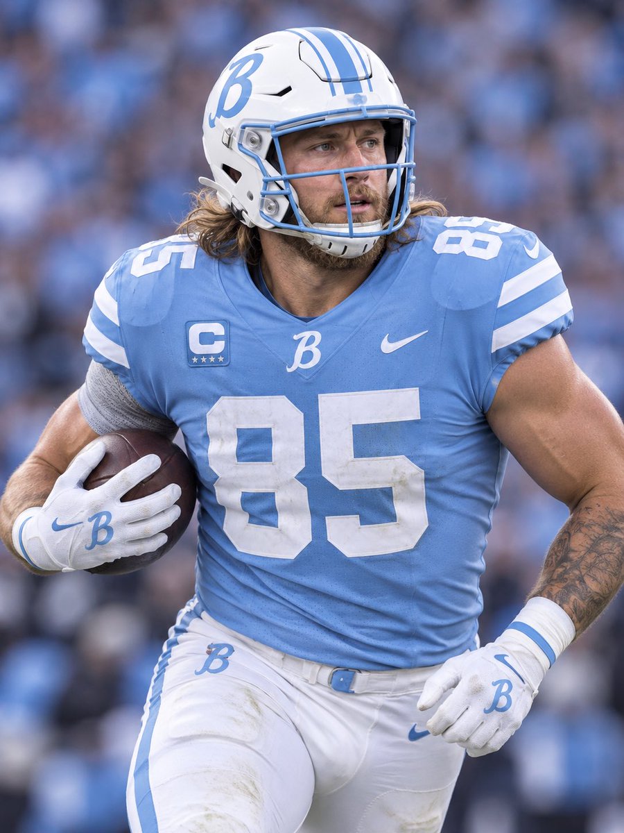 ScottVonPelt's tweet photo. 🚨 BREAKING: The Birmingham Boll Weevils are acquiring TE George Kittle and WR Terry McLaurin from the Toronto Tangerine Topplers in exchange for WR Garrett Wilson.

Could this alter the trajectory of the 0-4 Tangerines? https://t.co/963GjgX8TW