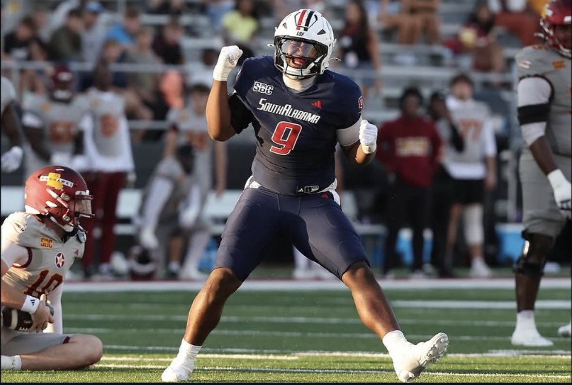 Dacarisbrown1's tweet photo. blessed to receive a(n) offer from the University of South Alabama !! #LSF @DL_theHUNT @SouthAlabamaFB @amburkett64 @Coach_Kee_ @JUCOFFrenzy @JuCoFootballACE @MSJUCOREPORT @_CoachCBlair @oc7888 @CoahomaFootball @IsaacDay0_ @DGouldnf3c https://t.co/FSuxmRlDCb