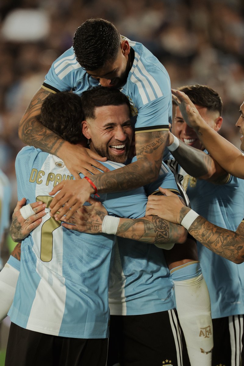 Argentina's tweet photo. #AD10S 🐐

⚽️ #Argentina 🇦🇷 2 🆚 Benín 🇧🇯 0

🎖️ Festeje, Ota querido

Gracias por tanto 👏

📍 Estadio Monumental https://t.co/RRdEXFEoPS