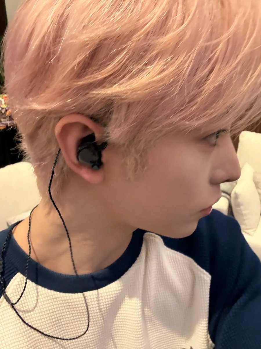 fioreeear's tweet photo. i miss Yushi’s pink hair so much ｡°(°¯᷄◠¯᷅°)°｡ 🩷 https://t.co/qN6hGJ5KHA